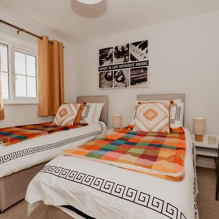 Coyle House, 3 Bed,Corby, Super Kings Or Twins, Driveway, Free Wi-Fi, Corporates Welcome Exteriér fotografie