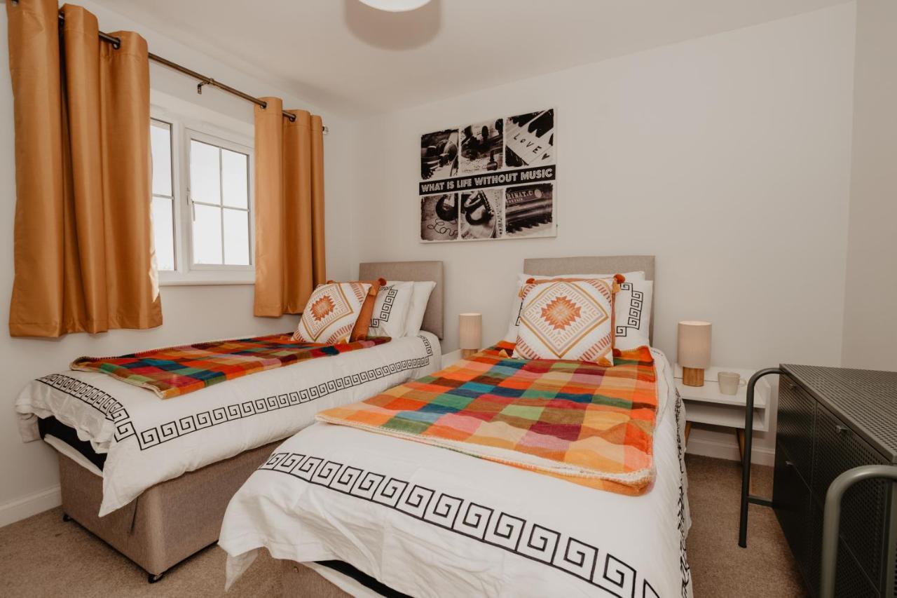 Coyle House, 3 Bed,Corby, Super Kings Or Twins, Driveway, Free Wi-Fi, Corporates Welcome Exteriér fotografie