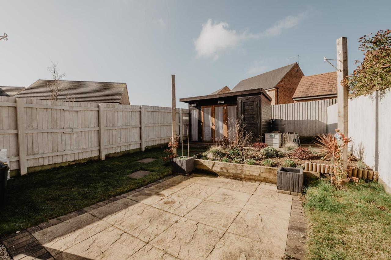 Coyle House, 3 Bed,Corby, Super Kings Or Twins, Driveway, Free Wi-Fi, Corporates Welcome Exteriér fotografie