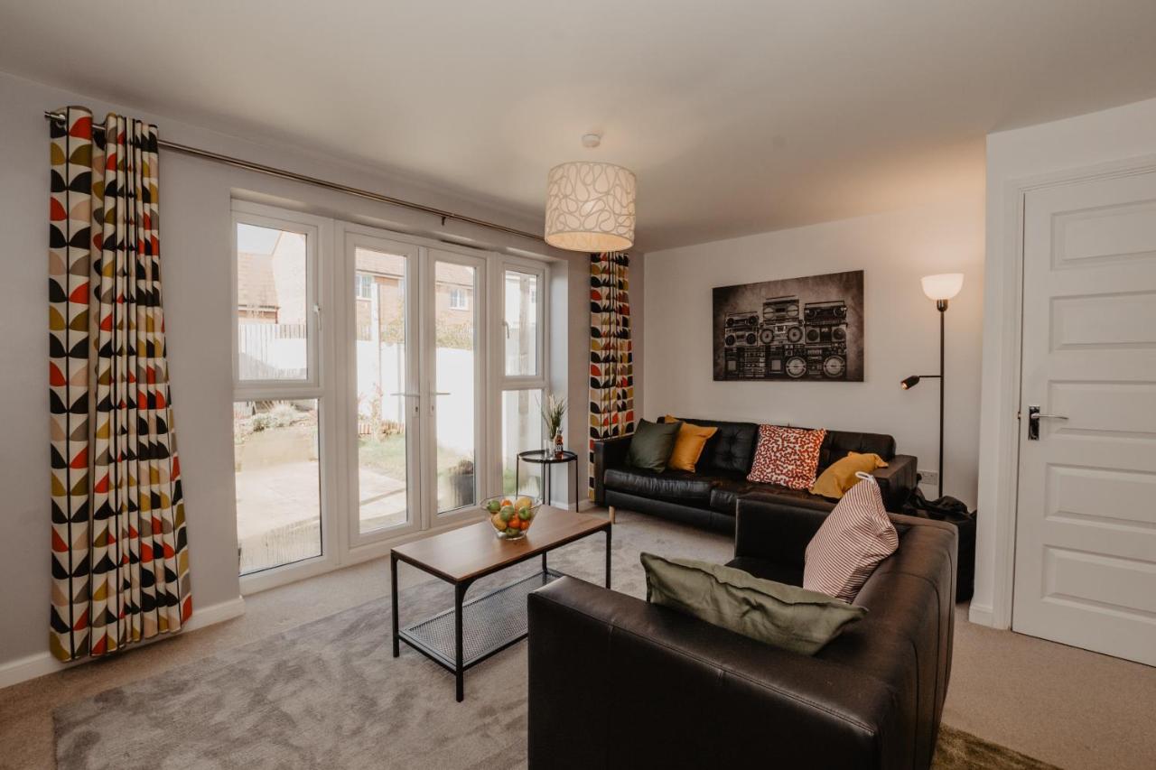 Coyle House, 3 Bed,Corby, Super Kings Or Twins, Driveway, Free Wi-Fi, Corporates Welcome Exteriér fotografie